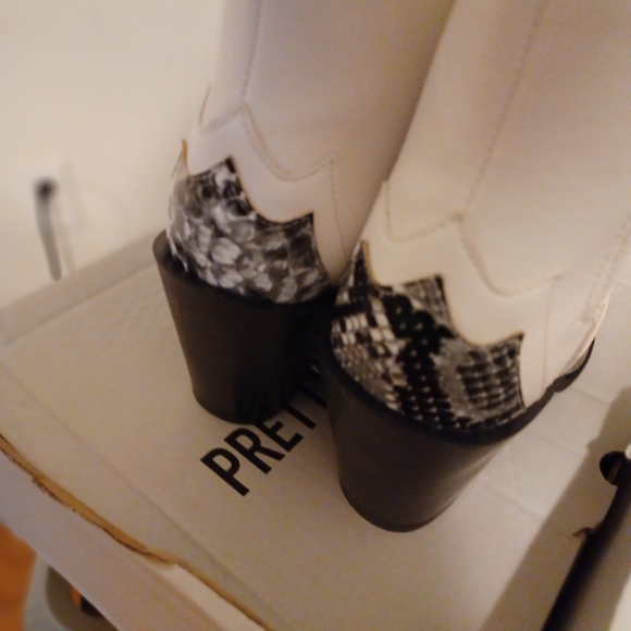 Pretty little thing - Picture 8 of 9